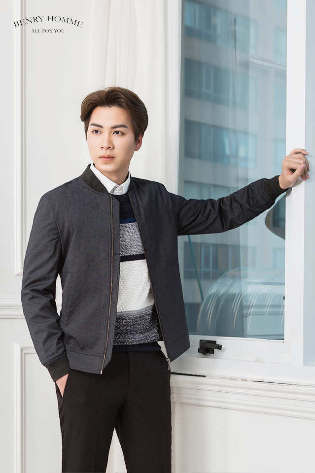 Áo bomber đen sọc trắng