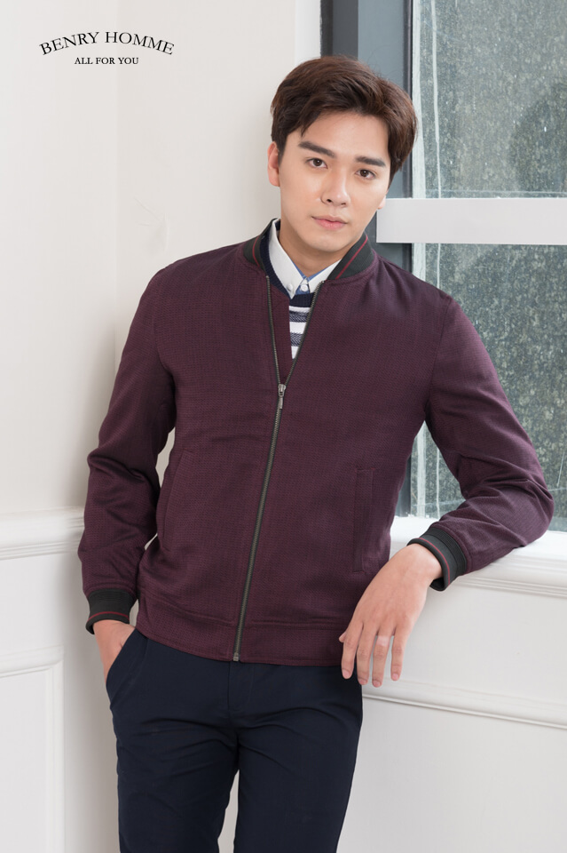 Áo bomber màu rượu vang