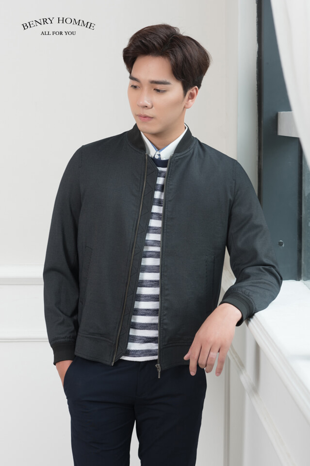 Áo bomber đen chấm bi